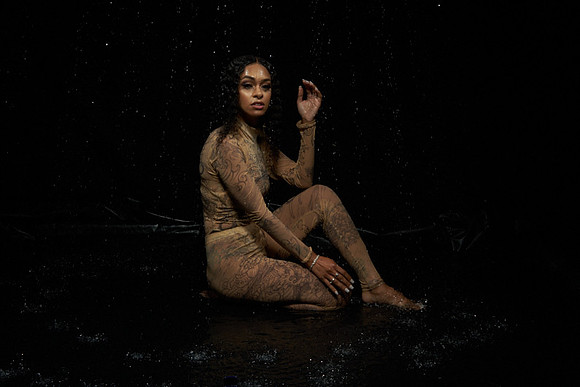 Wet-Shoot-Jasmine-Anais 01003