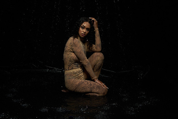Wet-Shoot-Jasmine-Anais 01002
