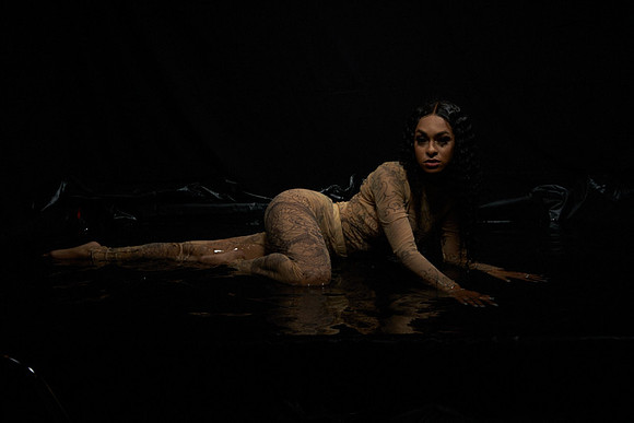 Wet-Shoot-Jasmine-Anais 01147