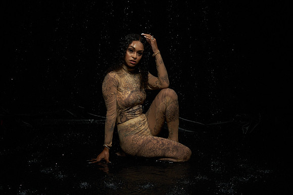 Wet-Shoot-Jasmine-Anais 01000