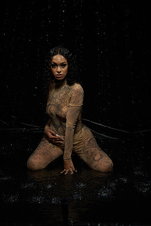 Wet-Shoot-Jasmine-Anais 01024