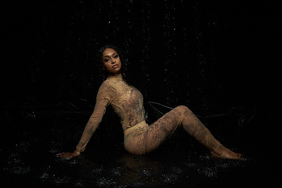 Wet-Shoot-Jasmine-Anais 01017
