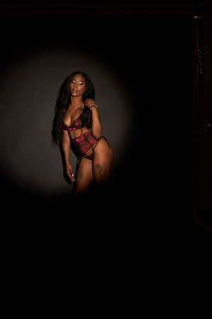 Valerie-Flowers-Calendar-Photoshoot-02789