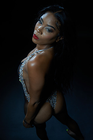 Valerie-Flowers-Calendar-Photoshoot-02822