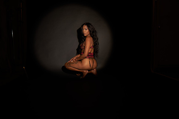 Valerie-Flowers-Calendar-Photoshoot-02768