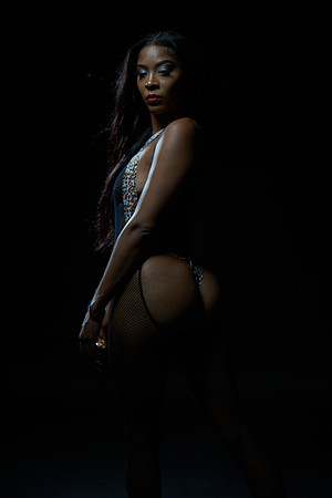 Valerie-Flowers-Calendar-Photoshoot-02818
