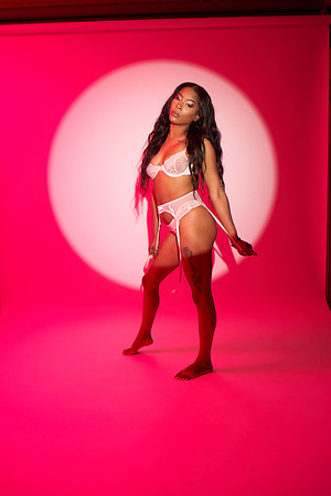 Valerie-Flowers-Calendar-Photoshoot-02641
