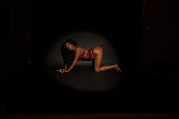 Valerie-Flowers-Calendar-Photoshoot-02780