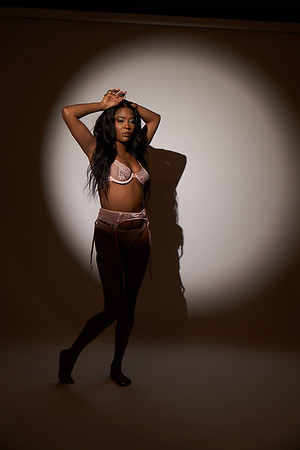 Valerie-Flowers-Calendar-Photoshoot-02680