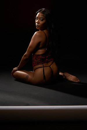Valerie-Flowers-Calendar-Photoshoot-02733