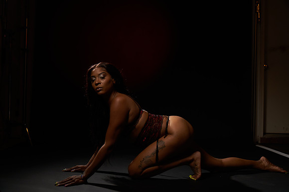Valerie-Flowers-Calendar-Photoshoot-02730