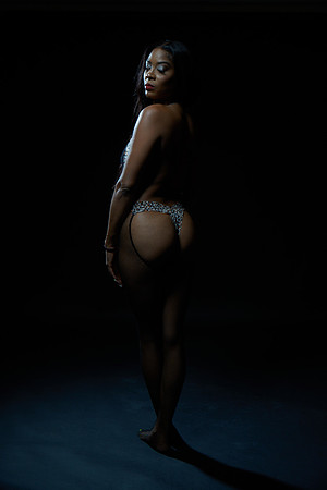 Valerie-Flowers-Calendar-Photoshoot-02814