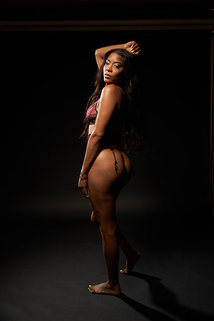 Valerie-Flowers-Calendar-Photoshoot-02706