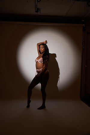 Valerie-Flowers-Calendar-Photoshoot-02687