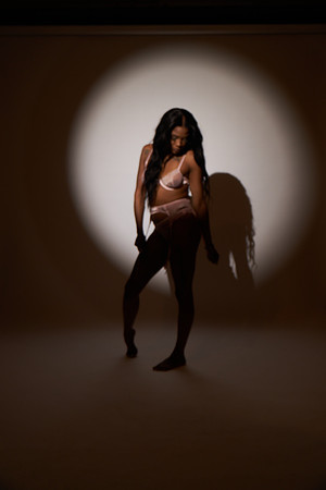 Valerie-Flowers-Calendar-Photoshoot-02673