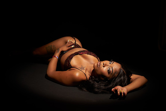Valerie-Flowers-Calendar-Photoshoot-02755