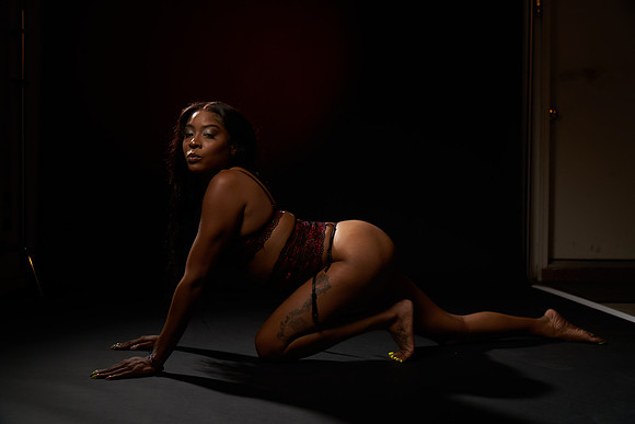 Valerie-Flowers-Calendar-Photoshoot-02732