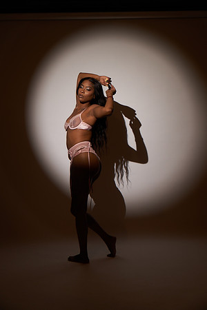 Valerie-Flowers-Calendar-Photoshoot-02679