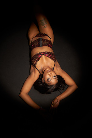 Valerie-Flowers-Calendar-Photoshoot-02748