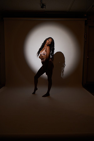 Valerie-Flowers-Calendar-Photoshoot-02672