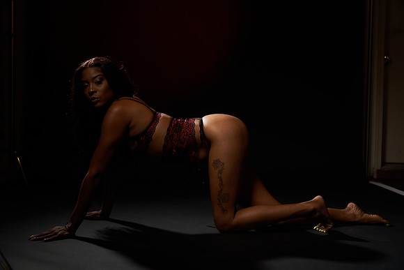 Valerie-Flowers-Calendar-Photoshoot-02725