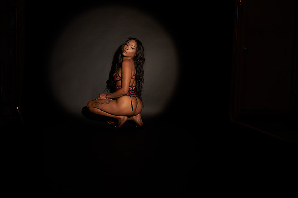 Valerie-Flowers-Calendar-Photoshoot-02769