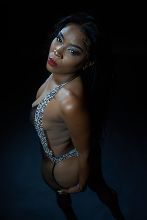 Valerie-Flowers-Calendar-Photoshoot-02824