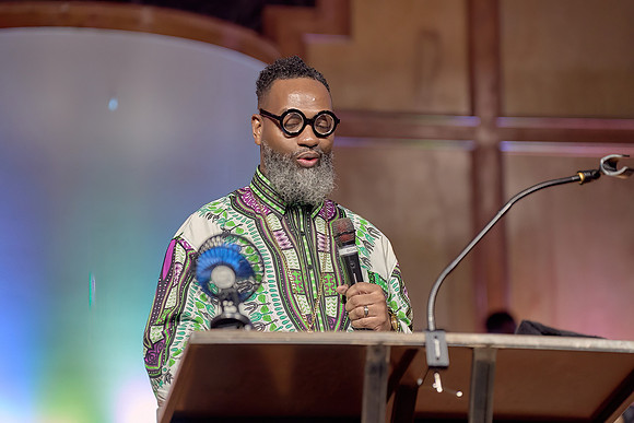 Black History Month Worship Service-0179-DeNoiseAI-severe-noise