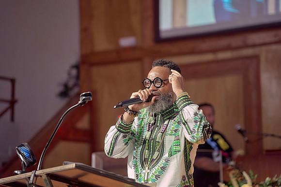 Black History Month Worship Service-0236-DeNoiseAI-severe-noise