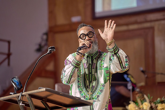 Black History Month Worship Service-0238-DeNoiseAI-severe-noise