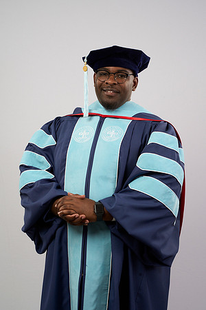 20230304_Grad-Photo_Darius-Peterson7400110