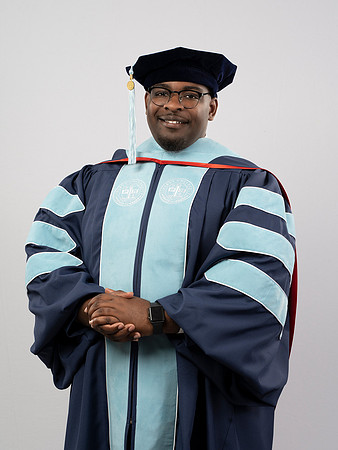 20230304_Grad-Photo_Darius-Peterson7400109