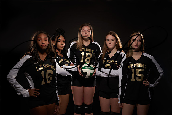 LCHS-VB20_2020-LCHS-Volleyball-Seniors_02039_1